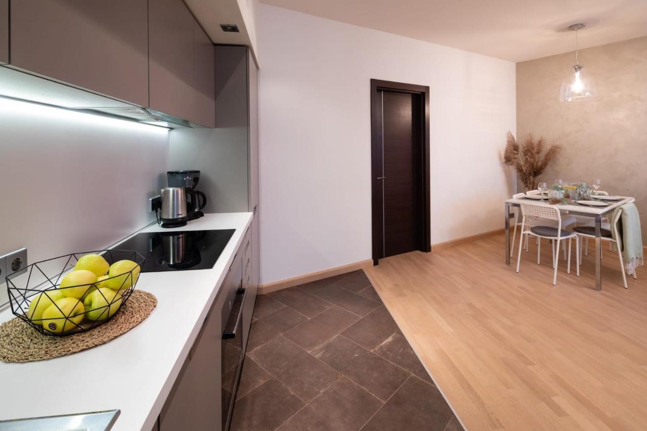 Appartement Old Two Bedroom With 2 Bathrooms Riga