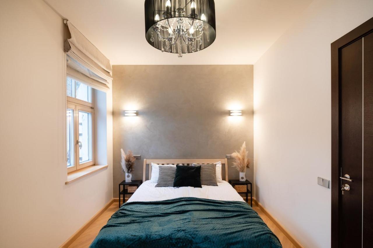 Old Two Bedroom With 2 Bathrooms Appartement *