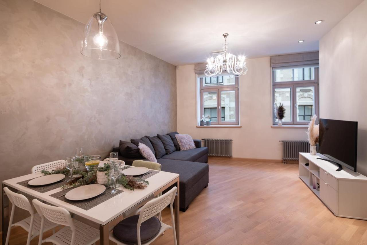 Old Two Bedroom With 2 Bathrooms Appartement Riga