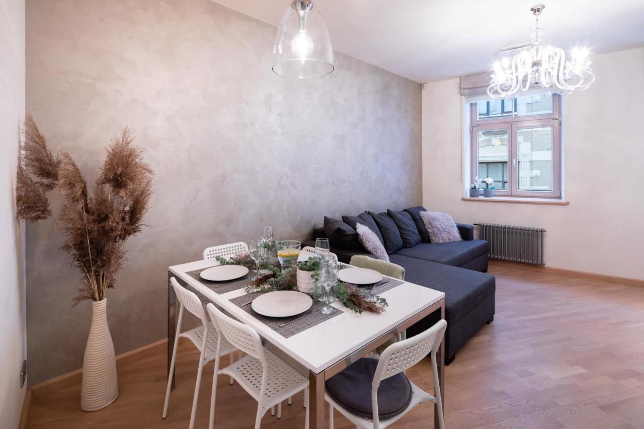 Old Two Bedroom With 2 Bathrooms Appartement
